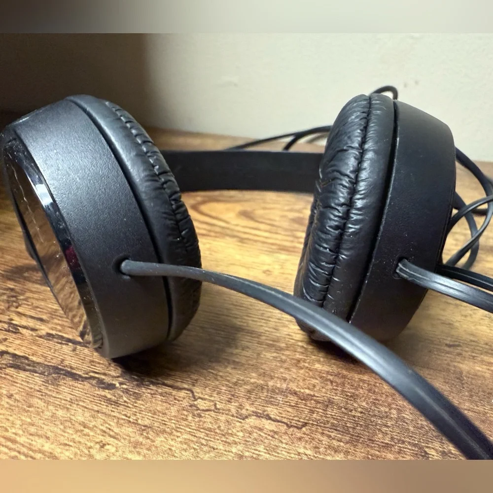 SONY ear headphones. Over-Ear Headphones, black. In excellent condition